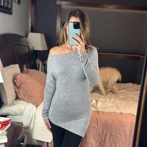Stella & Dot Gray Off-the-Shoulder Asymmetrical Long Sleeve Top – Small